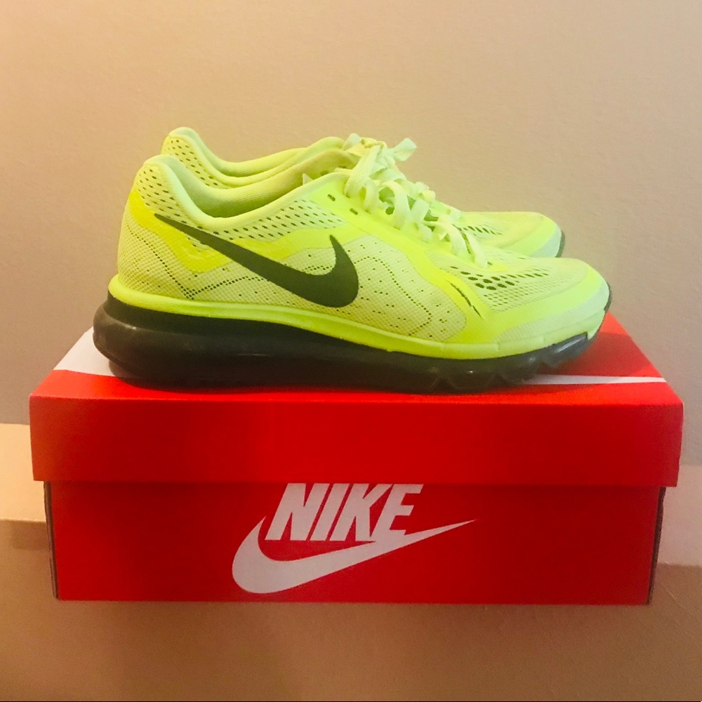 Nike tennis shoes